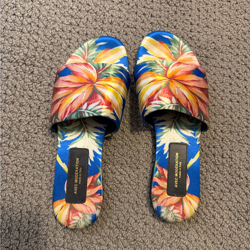 Avec Les Filles Women's Tropical Floral Slide Sandals - Blue and Red